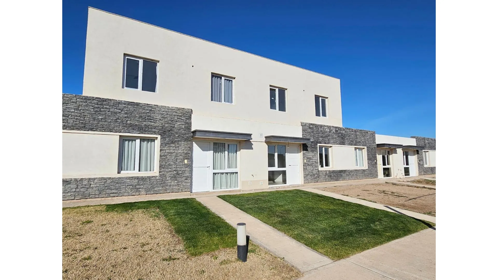 Duplex 4 dorm 3 baños La Falda Cipolletti Apto credito