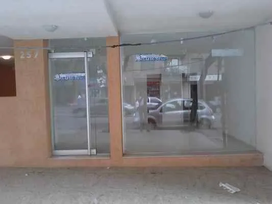 LOCAL EN NVA. CBA. SOBRE AV. PUEYRREDÓN AL 200