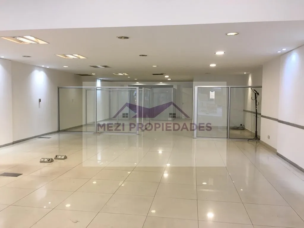 VENDO LOCAL COMERCIAL CON TERRAZA