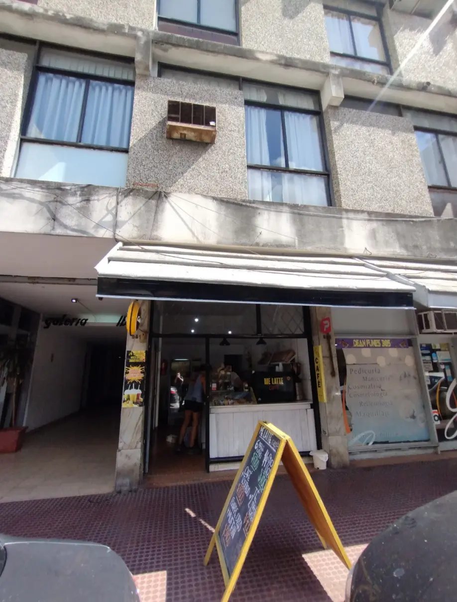 Se vende local centro - sobre Dean Funes