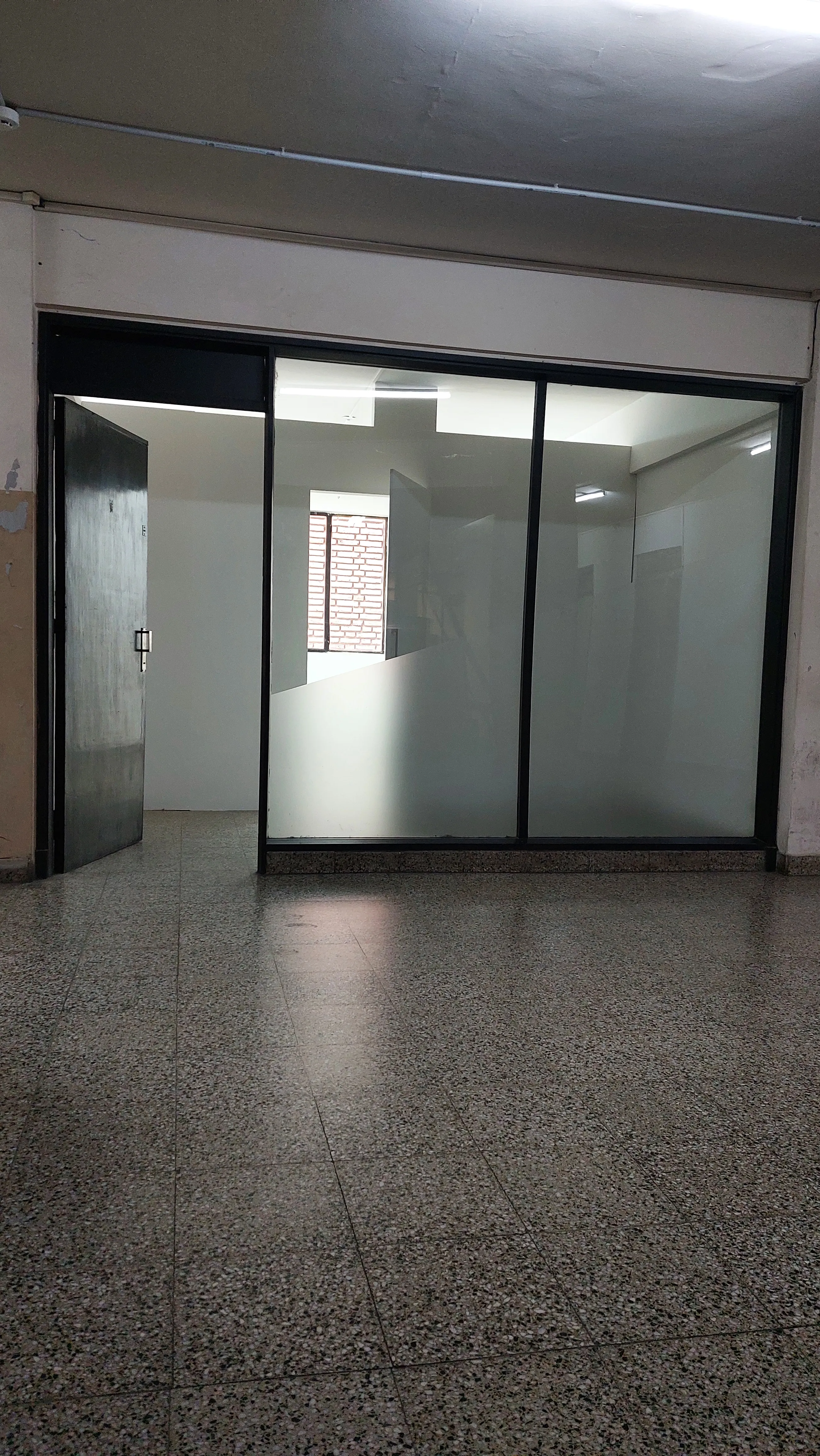 Alquilo LOCAL con Privado en el CENTRO