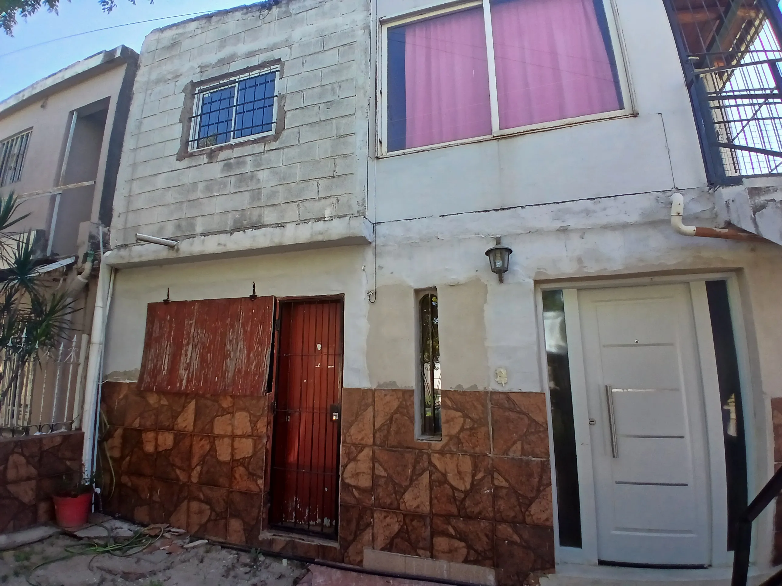 3 VIVIENDAS EN UN LOTE-OPORTUNIDAD DE INVERSIÓN