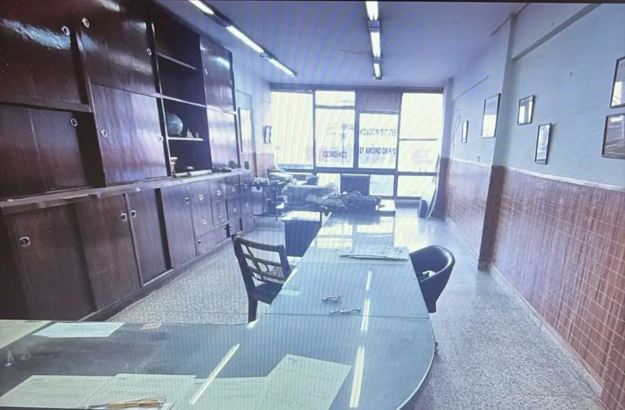 Se Alquila Oficina Comercial  sobre Av Colon