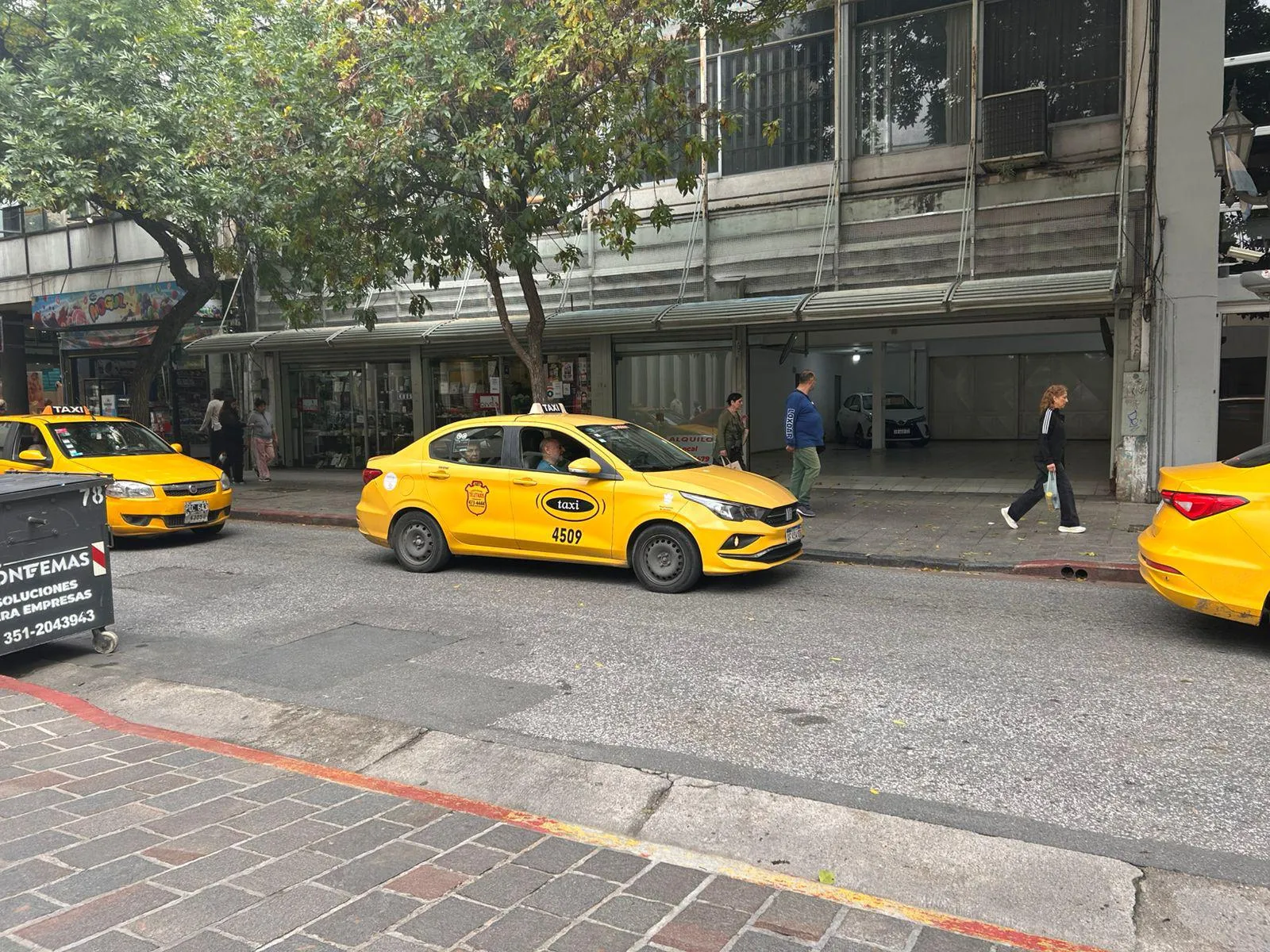 Alquiler local en el centro calle Bs As zona bancaria