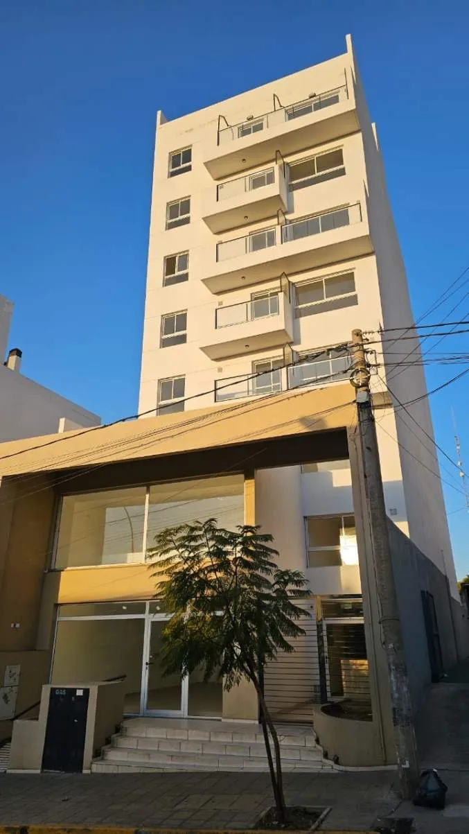 Se vende Local Comercial 103 mts propios Dólares 135.000