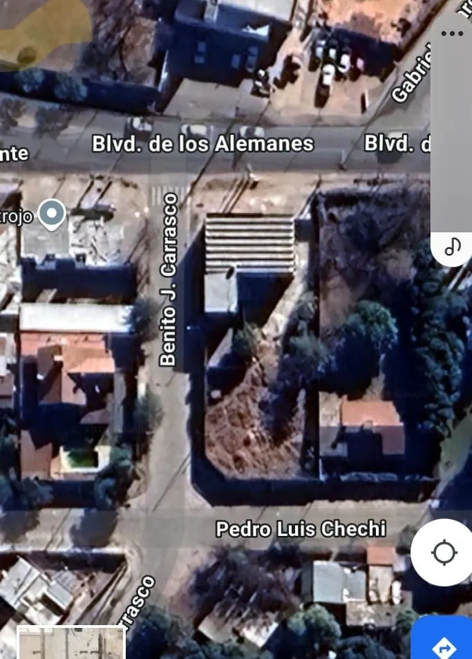 Excelente propiedad con un galpón y un dúplex de 2 dor. Terreno c/3 frentes