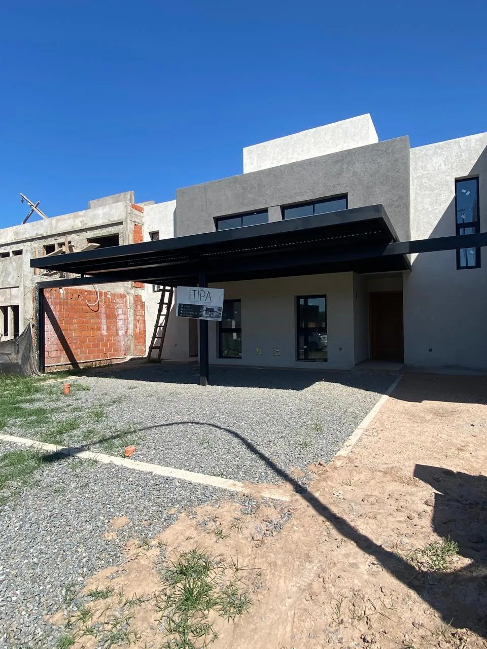 Vdo en la Luisita exclusivo barrio duplex 3 dormitorios c  patio y galeria