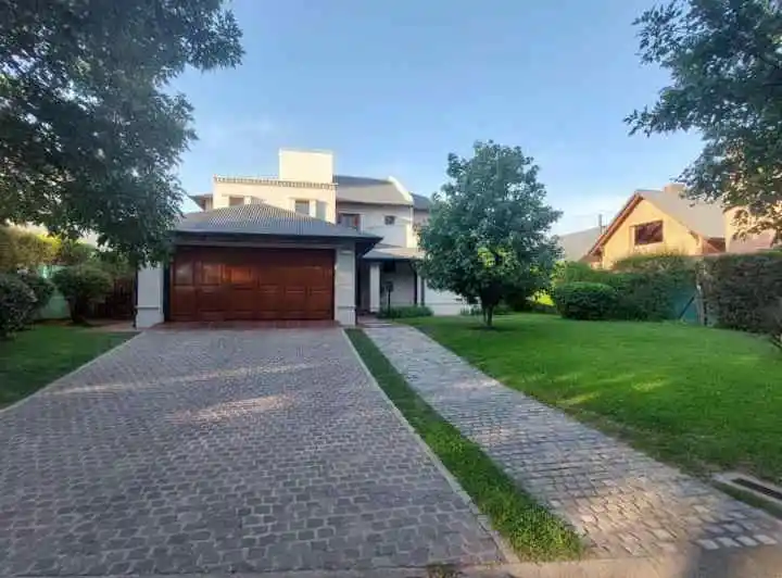Casa en Venta - Country Jockey Club