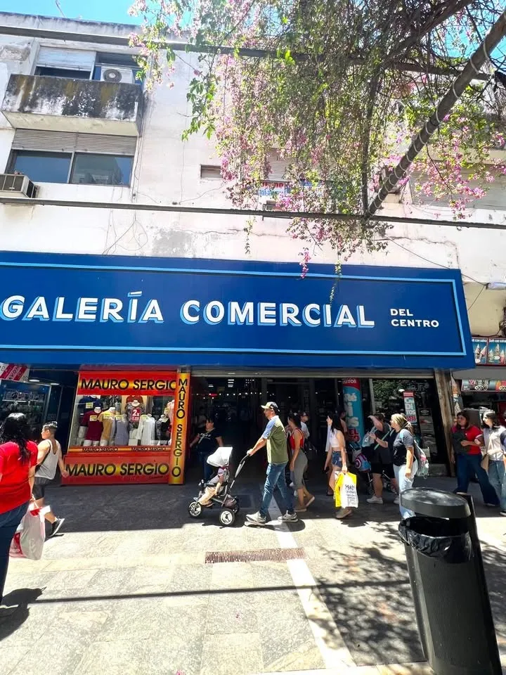 Ideal para invertir "Local en Galeria Comercial"  San Martin 70-Centro