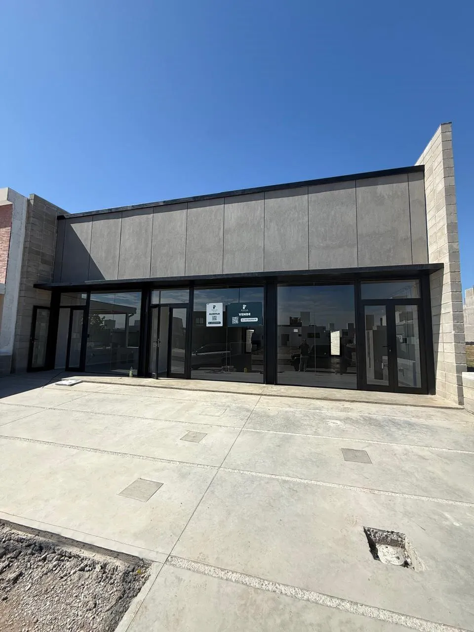 VENTA LOCAL COMERCIAL EN DOCTA CBA - 55m2 C/ PATIO, A ESTRENAR