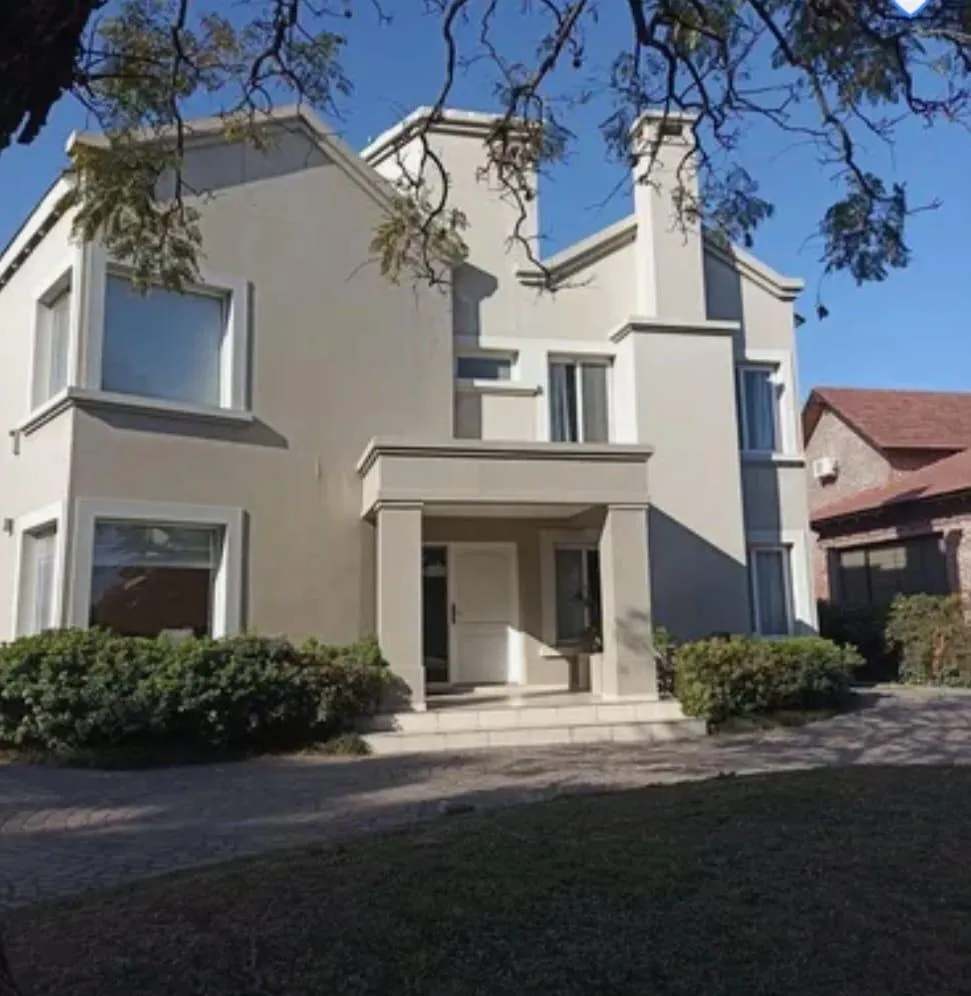 NO TE PIERDAS DE CONOCER ESTA INCREIBLE CASA EN EL JOCKEY