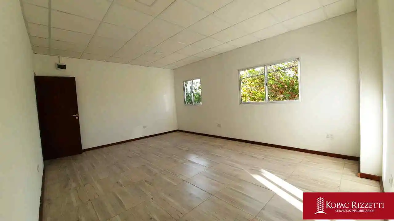 M. DE SOBREMONTE (T. DE IROBI ESQ T. DE PIMENTEL) - ALQUILER OFICINA 35 M2.