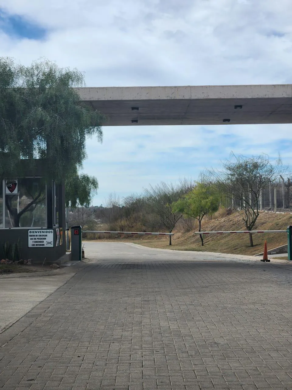 LOTE EN VENTA EN EL BARRIO CERRADO COLINAS DE LA DESEADA