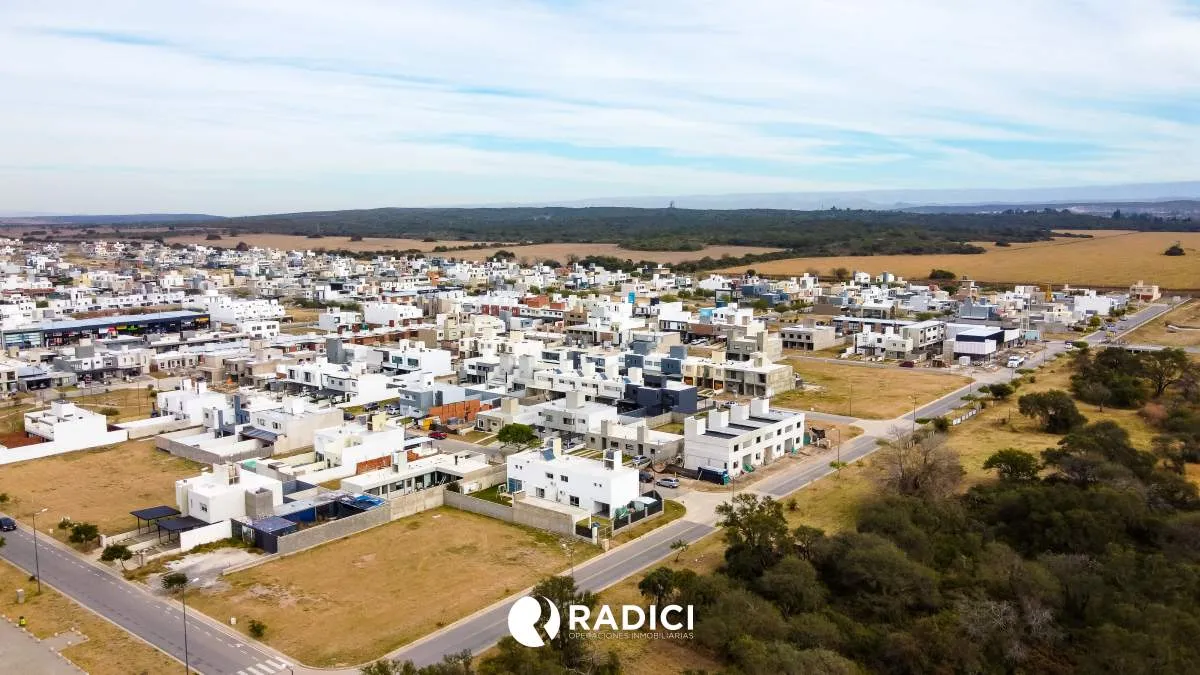 SE VENDE LOTE EN DOCTA CENTRAL CON POSESION EN 2026 !!! OPORTUNIDAD UNICA PARA C...