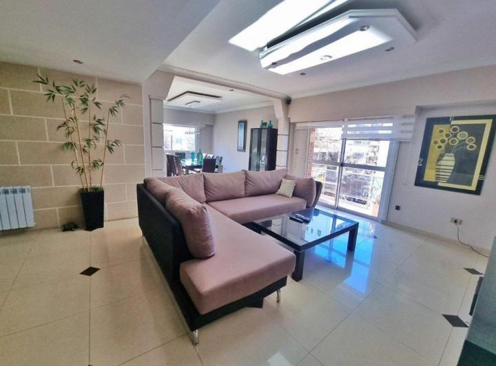 Departamento · 180ha · 5 Ambientes · 1 Cochera