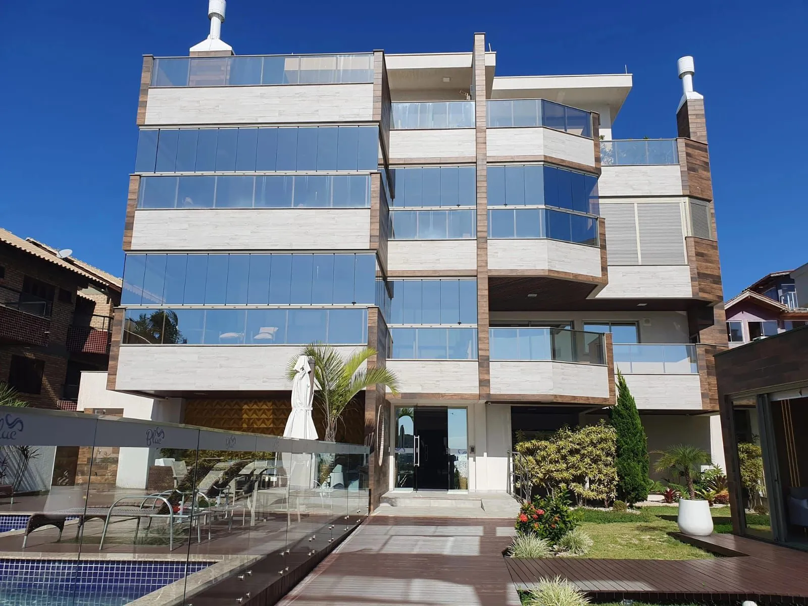 Infinity Blue  Departamento en venta frente al mar en Bombinhas