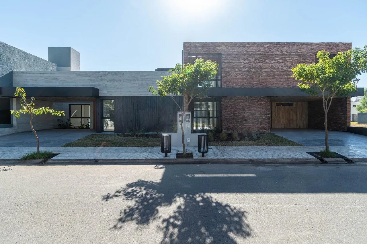 EXCELENTE CASA PREMIUM EN VENTA EN PLANTA BAJA LA LUISITA