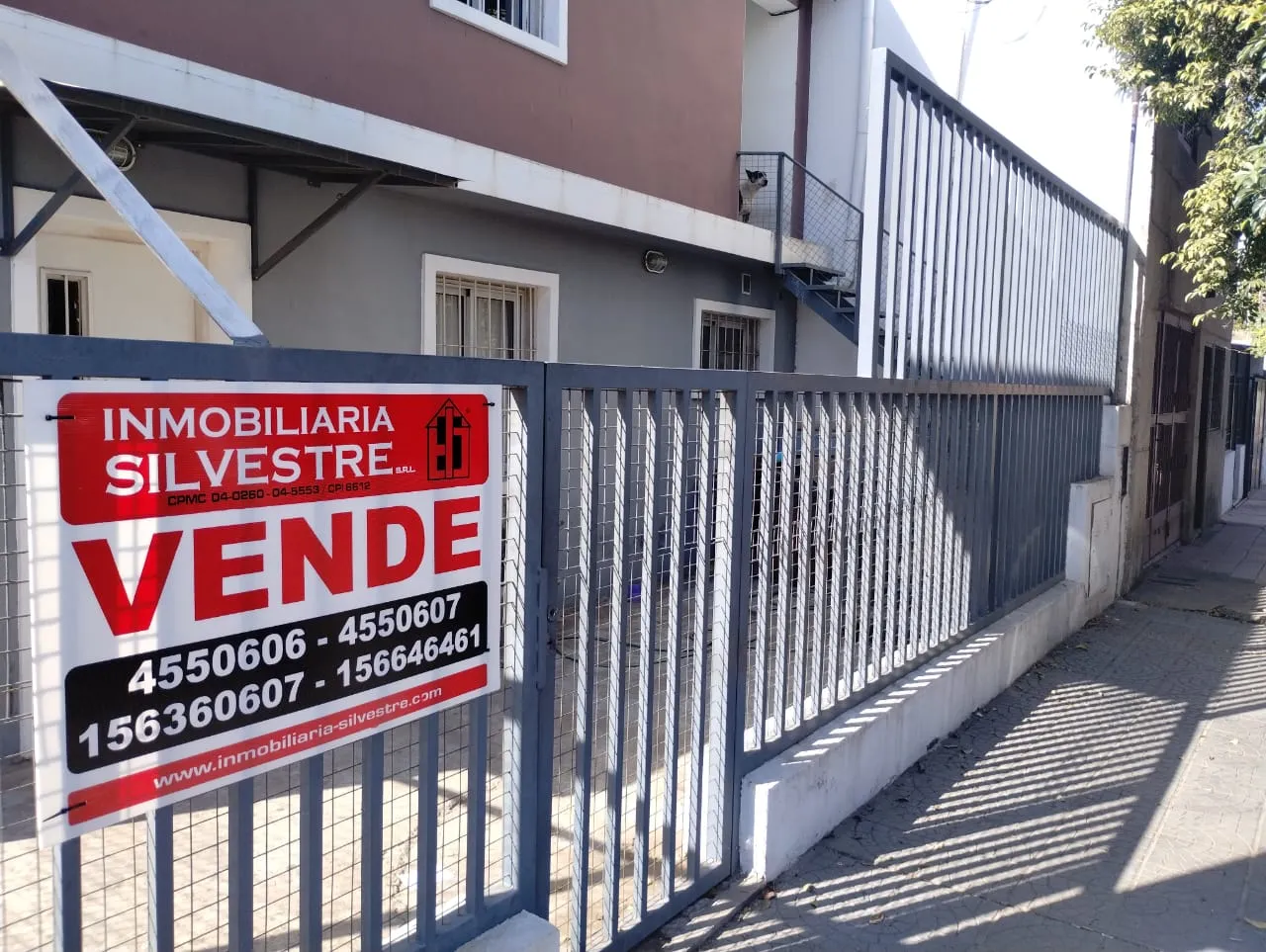 SE VENDEN DOS DEPTOS MAS GALPON