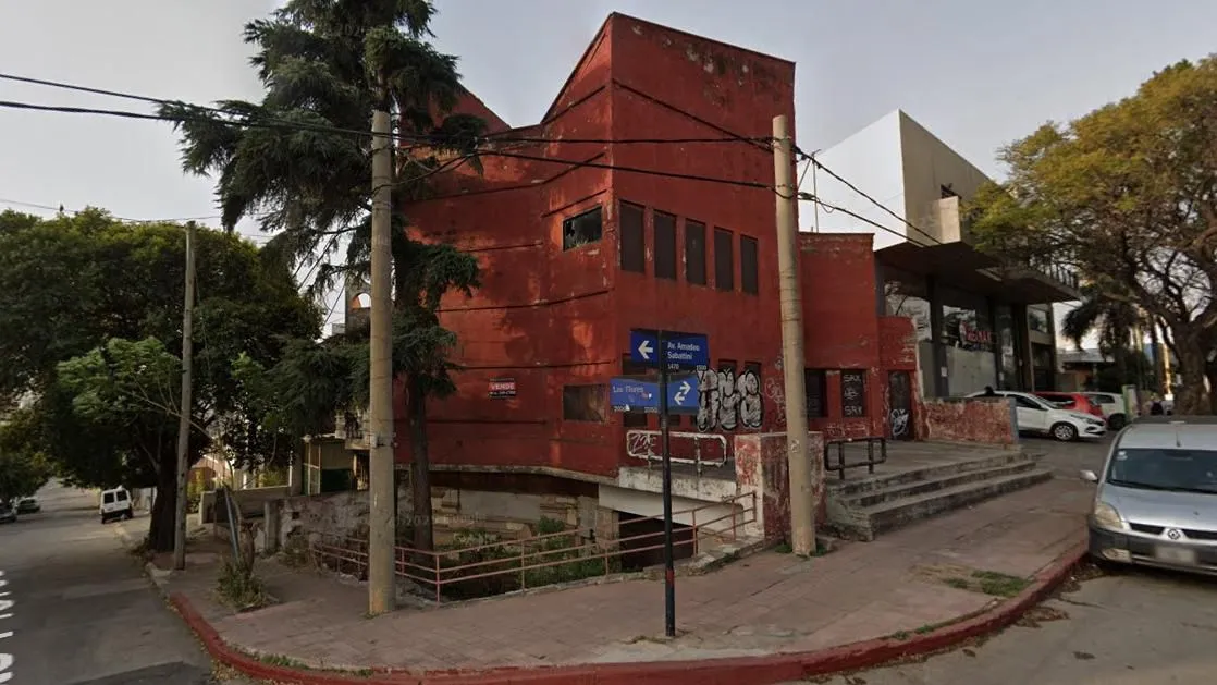 Local De 250 mts  Casa 130 mts  Recibo Menor. Escritura