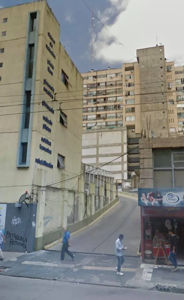 COCHERA EDEN AVENIDA OLMOS 150, CON SALIDA POR RIVADAVIA Y 25 DE MAYO PEATONAL