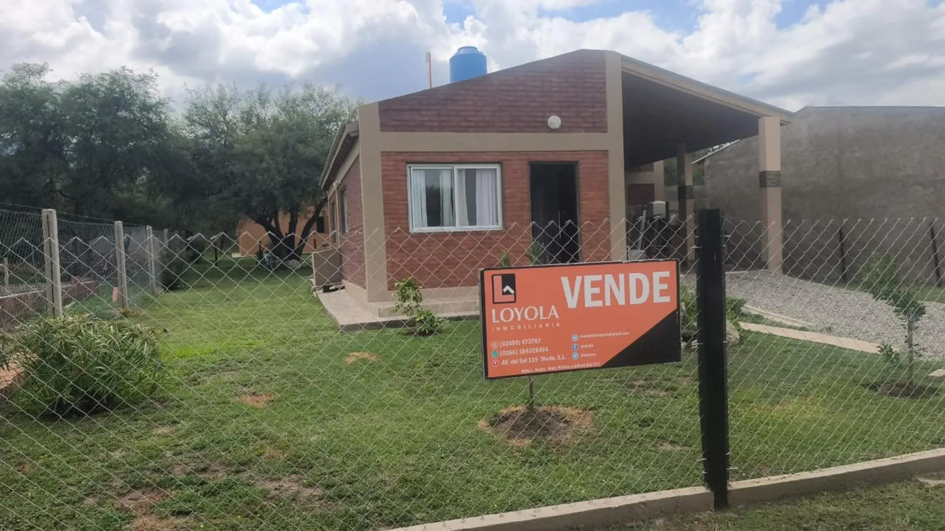 Casa 2 dorm con pileta y cochera Lote 400 m² U$D 65.000