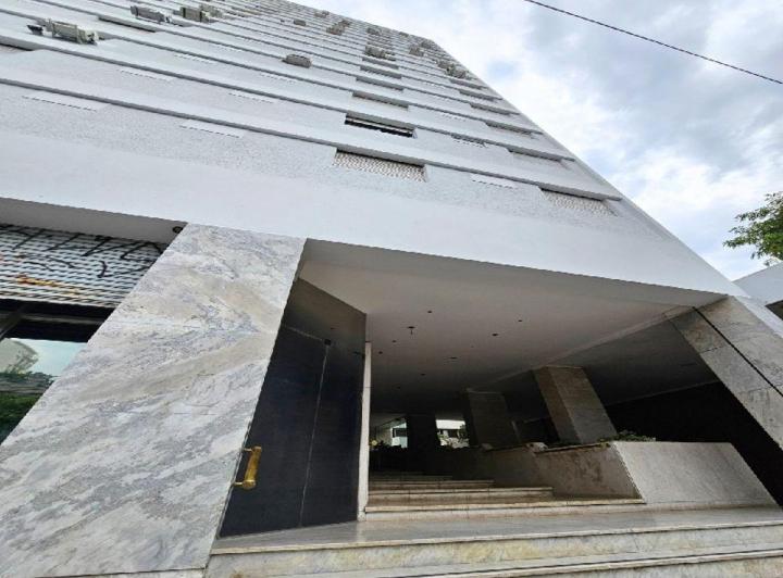 Departamento · 90m² · 6 Ambientes · 1 Cochera