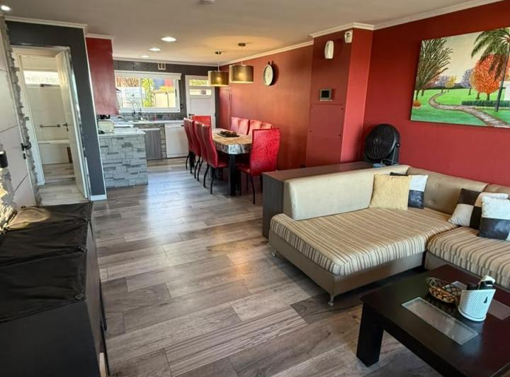 Casa · 200m² · 6 Ambientes