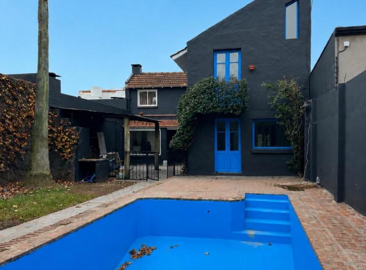 Casa · 300m² · 5 Ambientes · 2 Cocheras