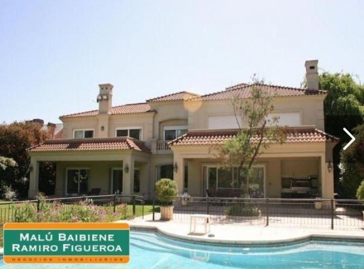 Casa · 619m² · 12 Ambientes · 2 Cocheras