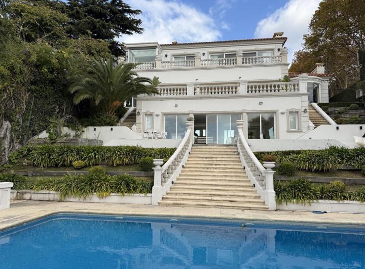 Casa · 750m² · 6 Ambientes · 14 Cocheras