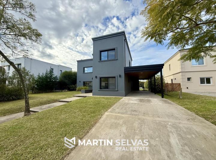 Casa · 200m² · 6 Ambientes · 2 Cocheras