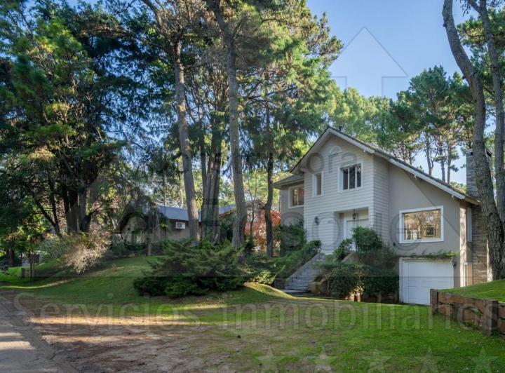 Casa · 204m² · 5 Ambientes · 1 Cochera