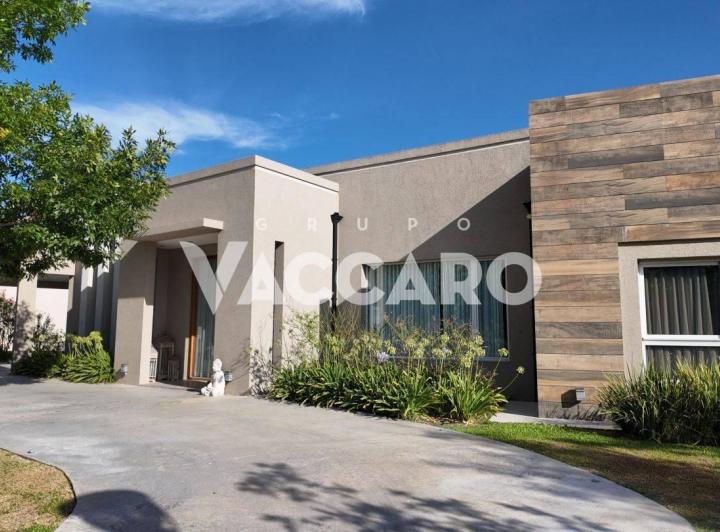 Casa · 350m² · 5 Ambientes · 4 Cocheras