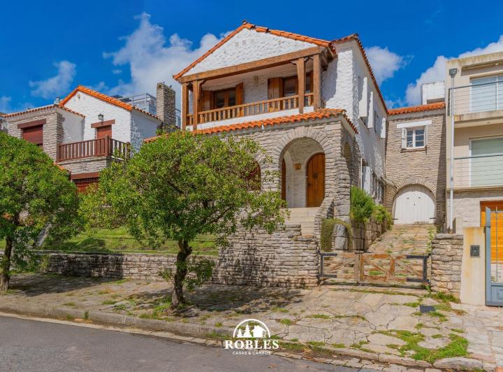 Casa · 290m² · 5 Ambientes