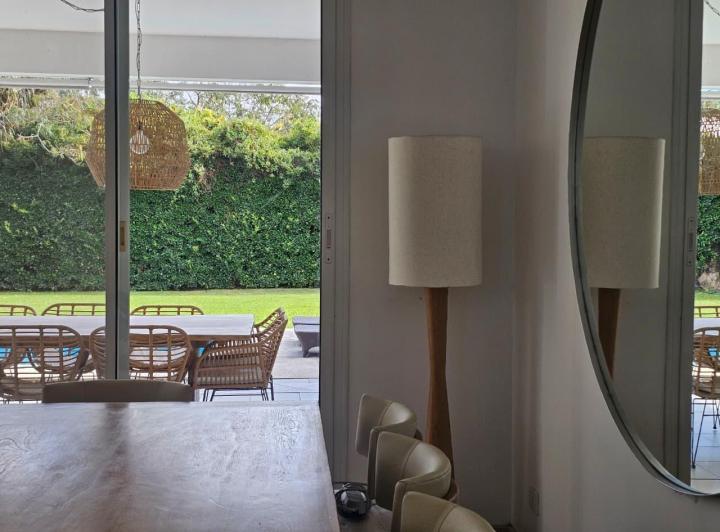 Casa · 300m² · 7 Ambientes · 2 Cocheras
