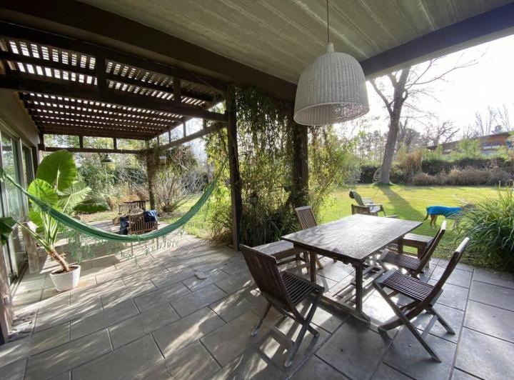 Casa · 379m² · 7 Ambientes · 4 Cocheras