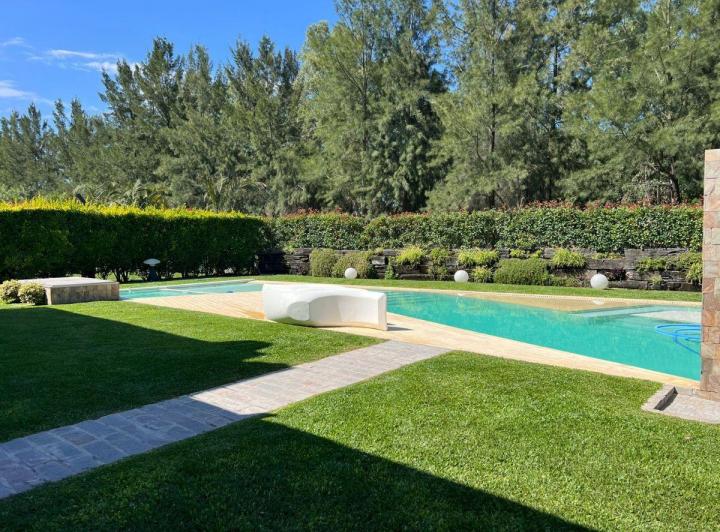 Casa · 349m² · 7 Ambientes · 6 Cocheras