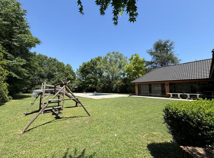Casa · 3000m² · 6 Ambientes · 5 Cocheras