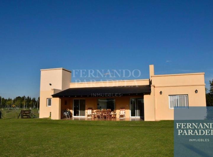 Casa · 186m² · 4 Ambientes · 2 Cocheras