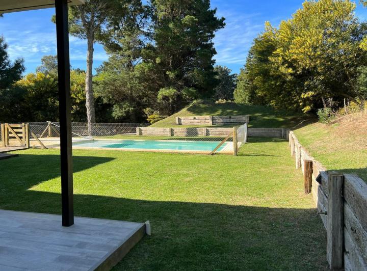 Casa · 250m² · 6 Ambientes · 2 Cocheras