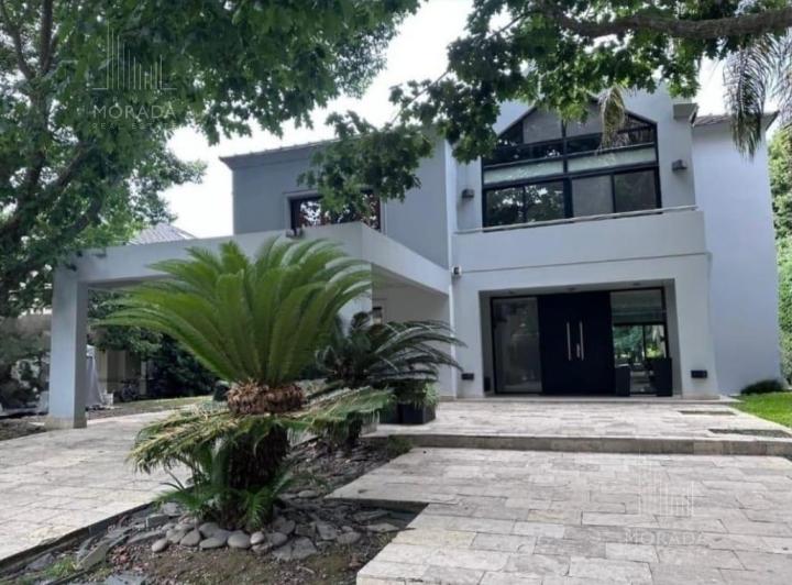 Casa · 420m² · 7 Ambientes · 6 Cocheras