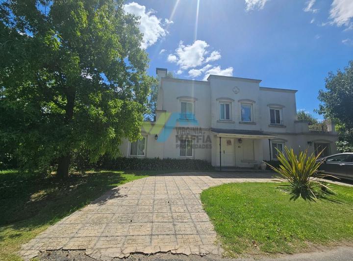 Casa · 200m² · 7 Ambientes · 1 Cochera
