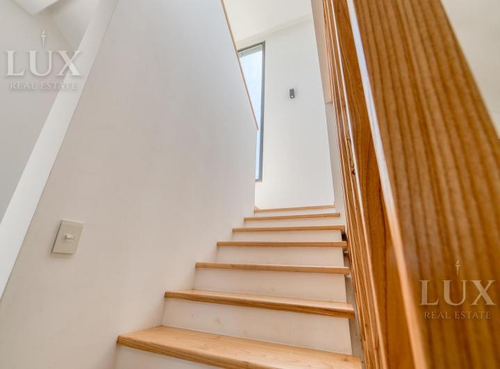 Casa · 350m² · 6 Ambientes · 6 Cocheras