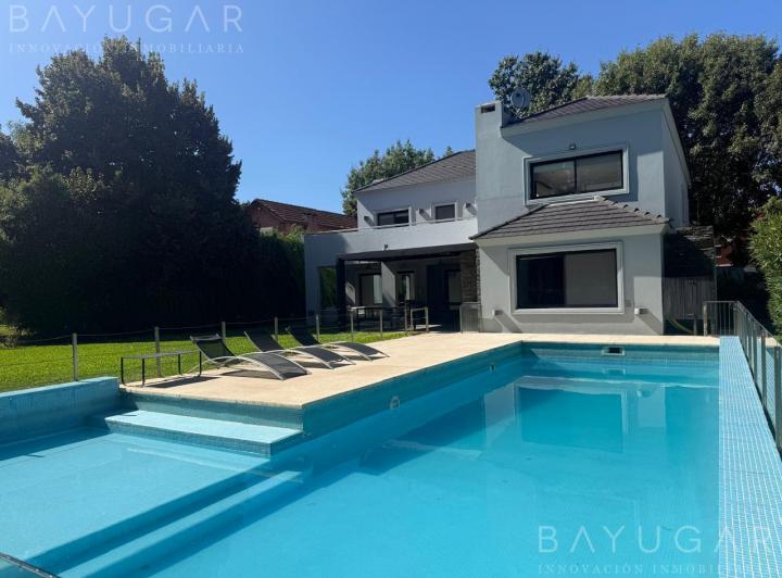 Casa · 400m² · 6 Ambientes · 2 Cocheras