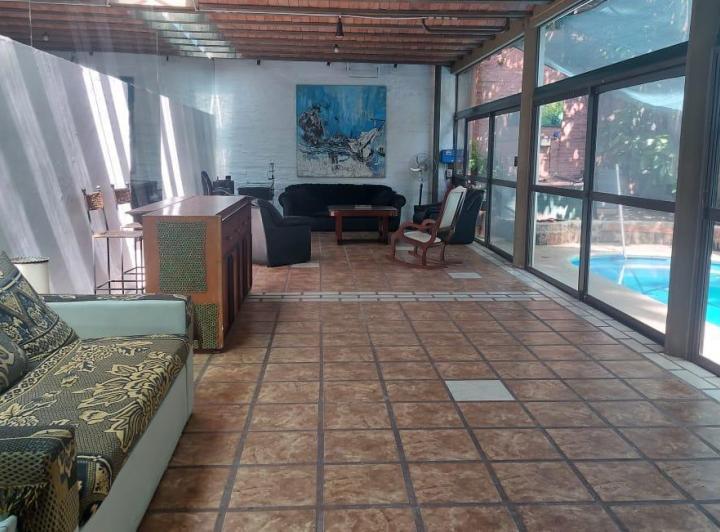 Casa · 180m² · 5 Ambientes