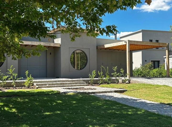 Casa · 490m² · 6 Ambientes
