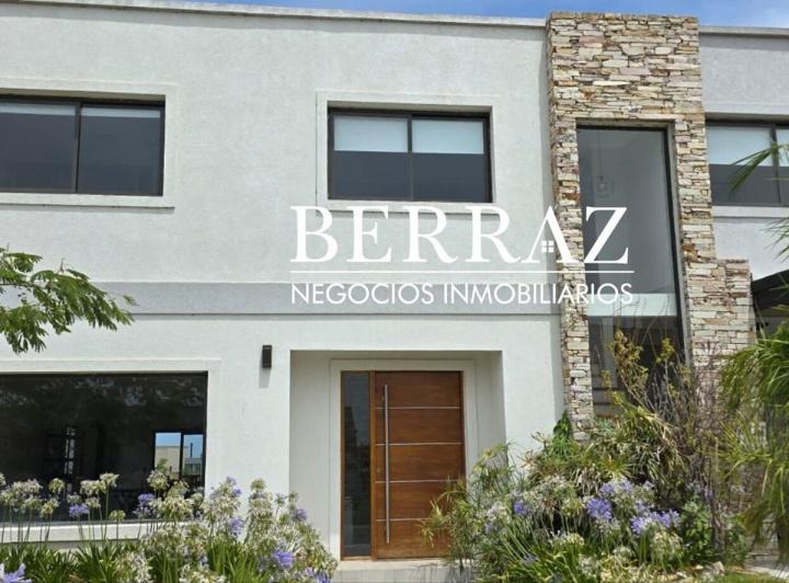 Casa · 281m² · 6 Ambientes · 2 Cocheras