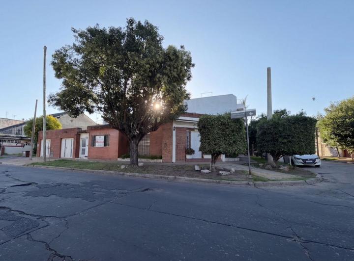 Casa · 150m² · 5 Ambientes · 2 Cocheras