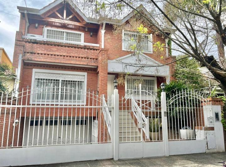 Casa · 290m² · 5 Ambientes · 3 Cocheras
