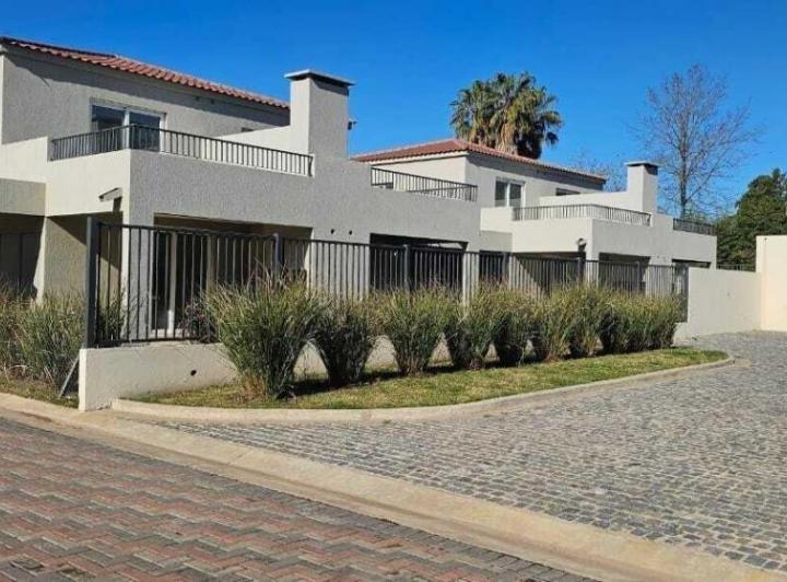 Casa · 107m² · 4 Ambientes · 1 Cochera